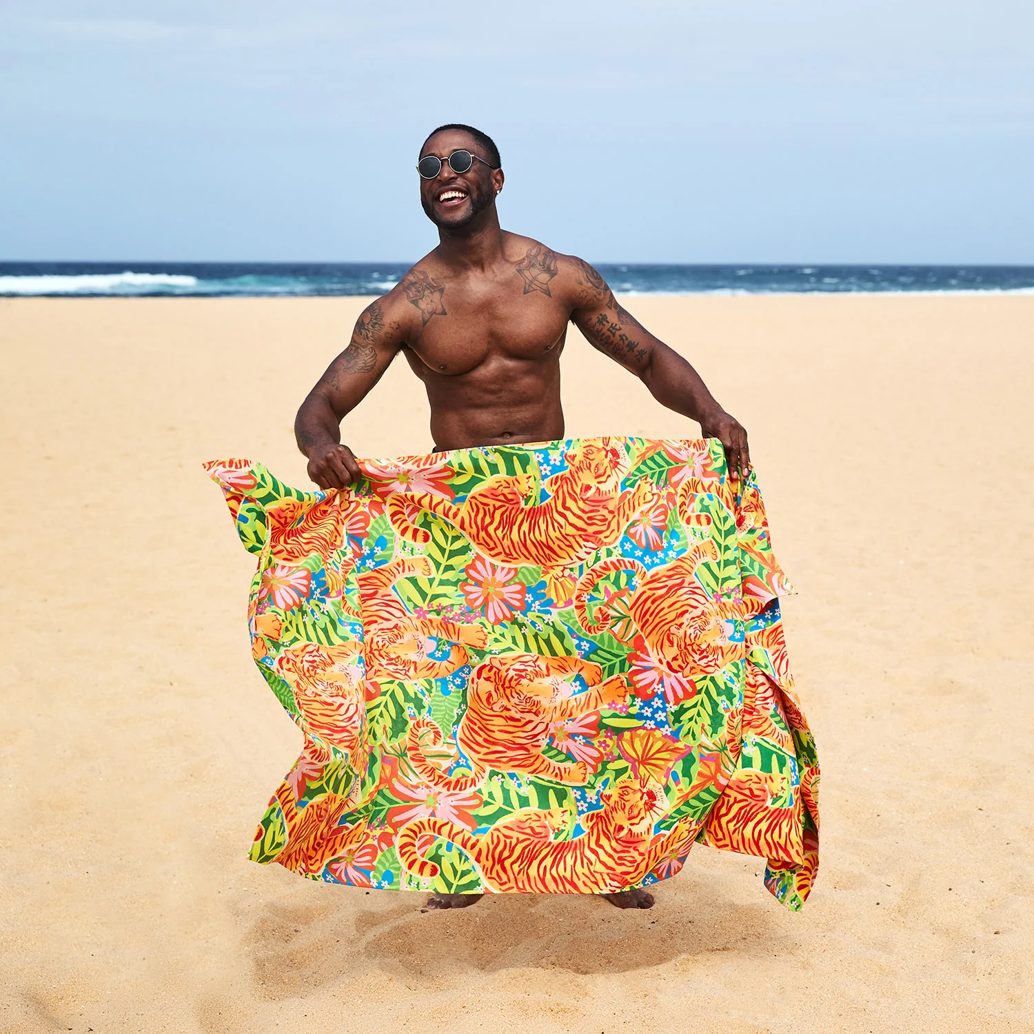 Exclusive WWF x Dock & Bay Quick Dry Beach Towel - Jungle Roar - Image 4
